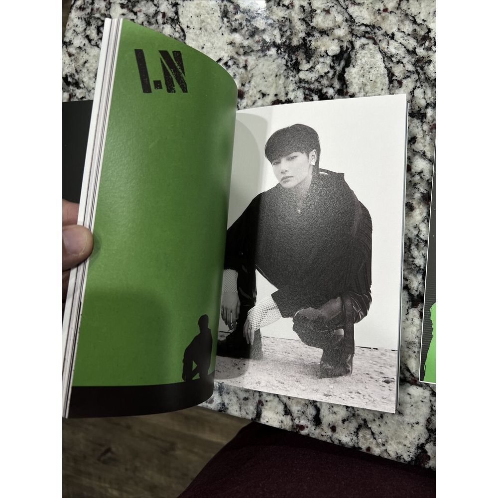 Noeasy (Standard Edition) (Random Cover) (incl. 84pg Photobook, 16pg Lyr… - Picture 9 of 10